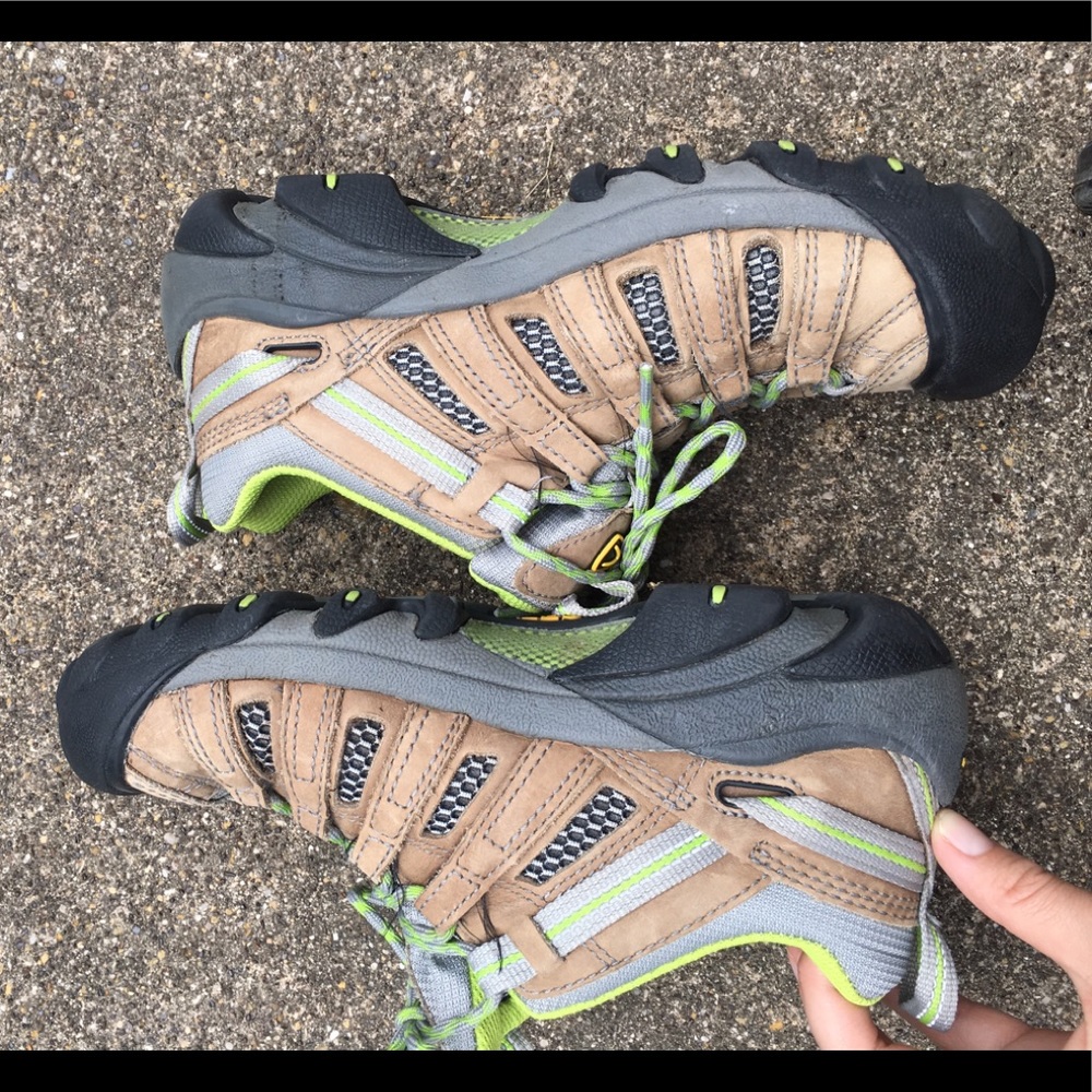 Keens hiking shoes/boots - Picture 3 of 5